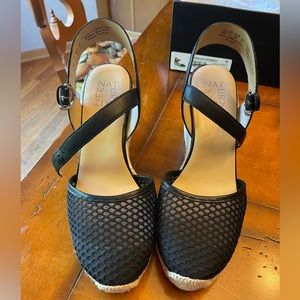 Black wedges